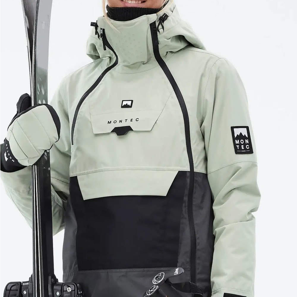Women’s -Montec Doom ski jacket in soft green/black SIZE MEDIUM